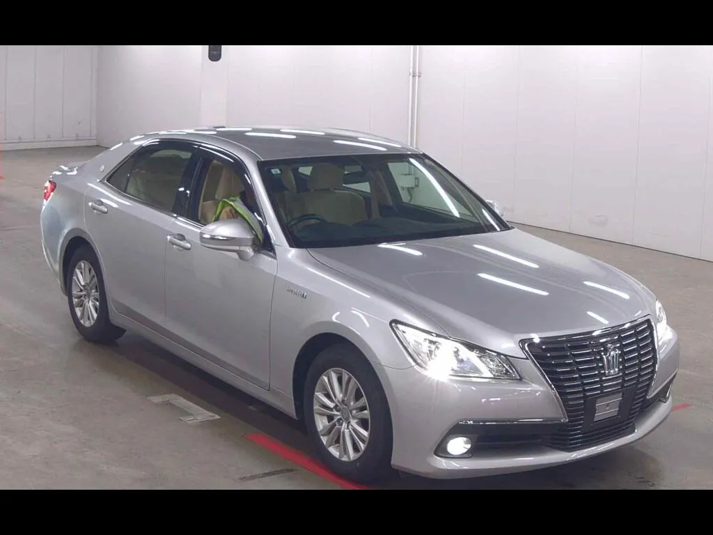 TOYOTA CROWN HYBRID ROYAL