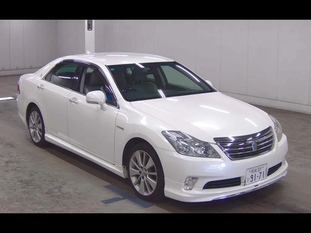 TOYOTA CROWN HYBRID