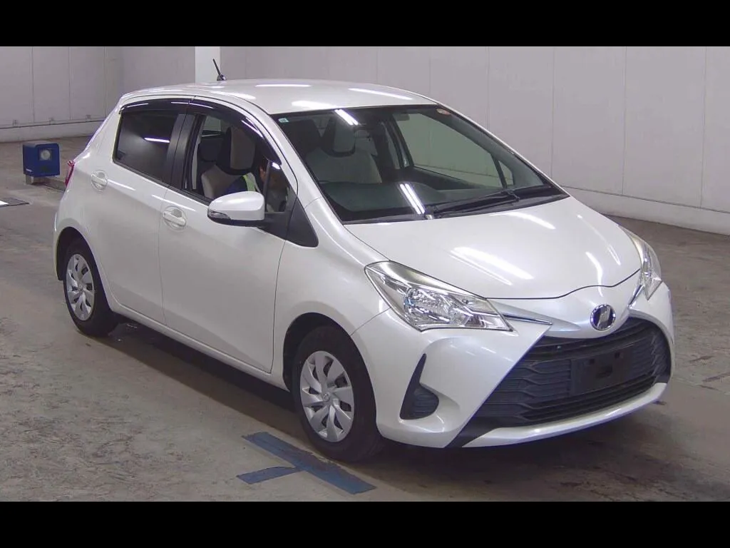 TOYOTA VITZ 5D F