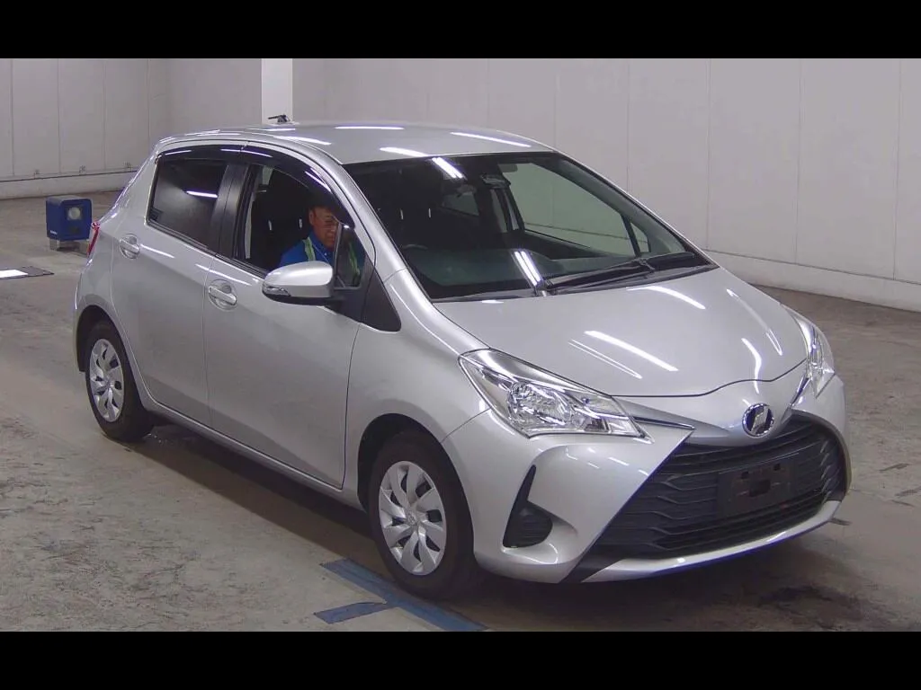 TOYOTA VITZ 5D F
