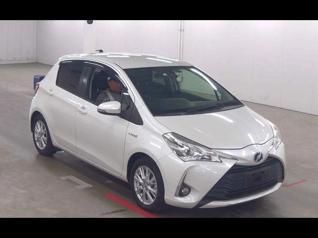 TOYOTA VITZ 5D HYBRID U