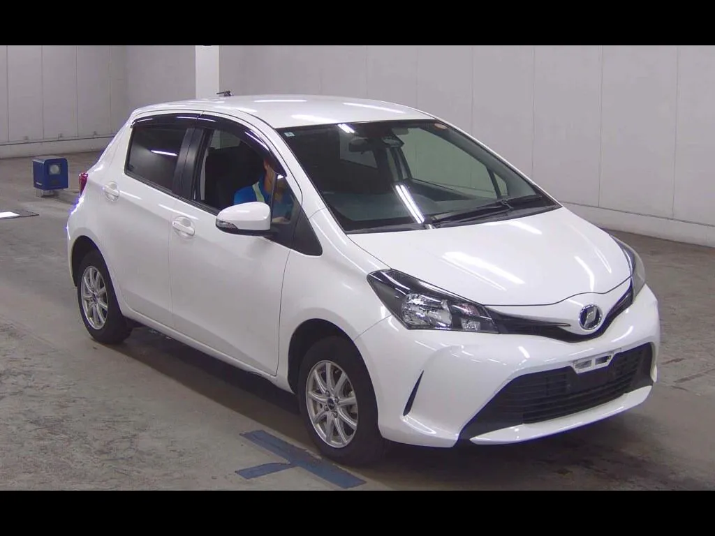 TOYOTA VITZ 5D 4WD F