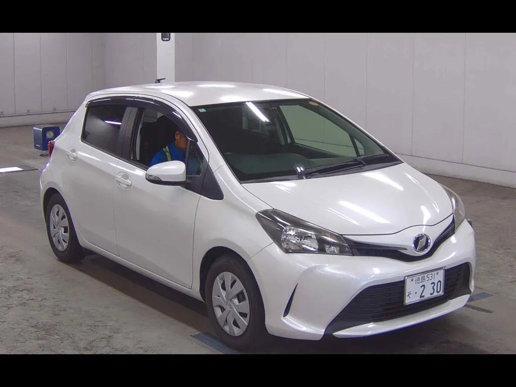 TOYOTA VITZ 5D F