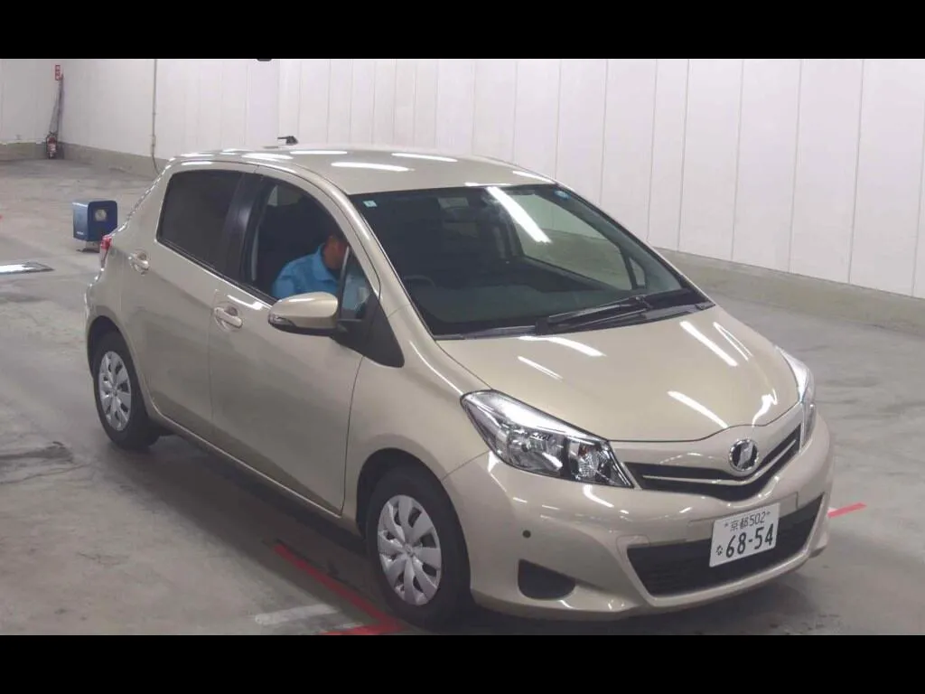 TOYOTA VITZ 5D F CIEL