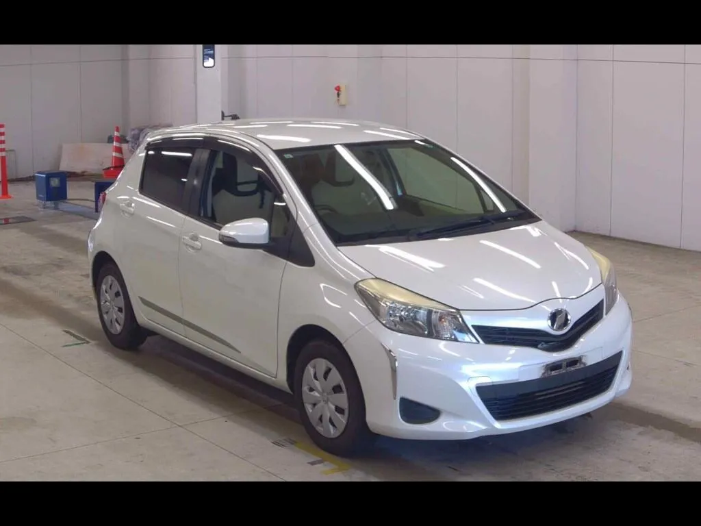 TOYOTA VITZ 5D F