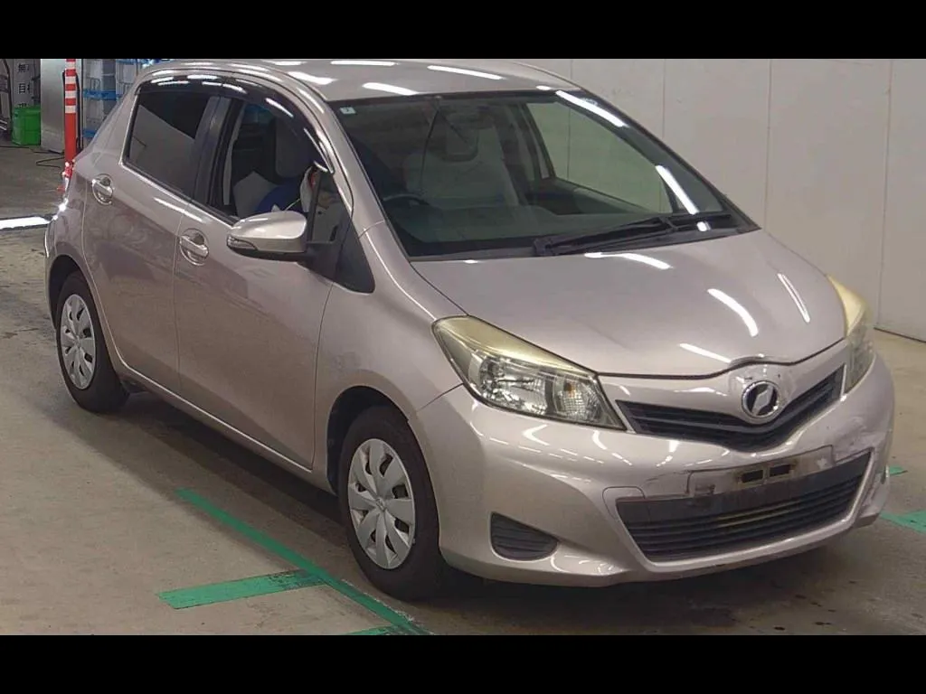 TOYOTA VITZ 5D F