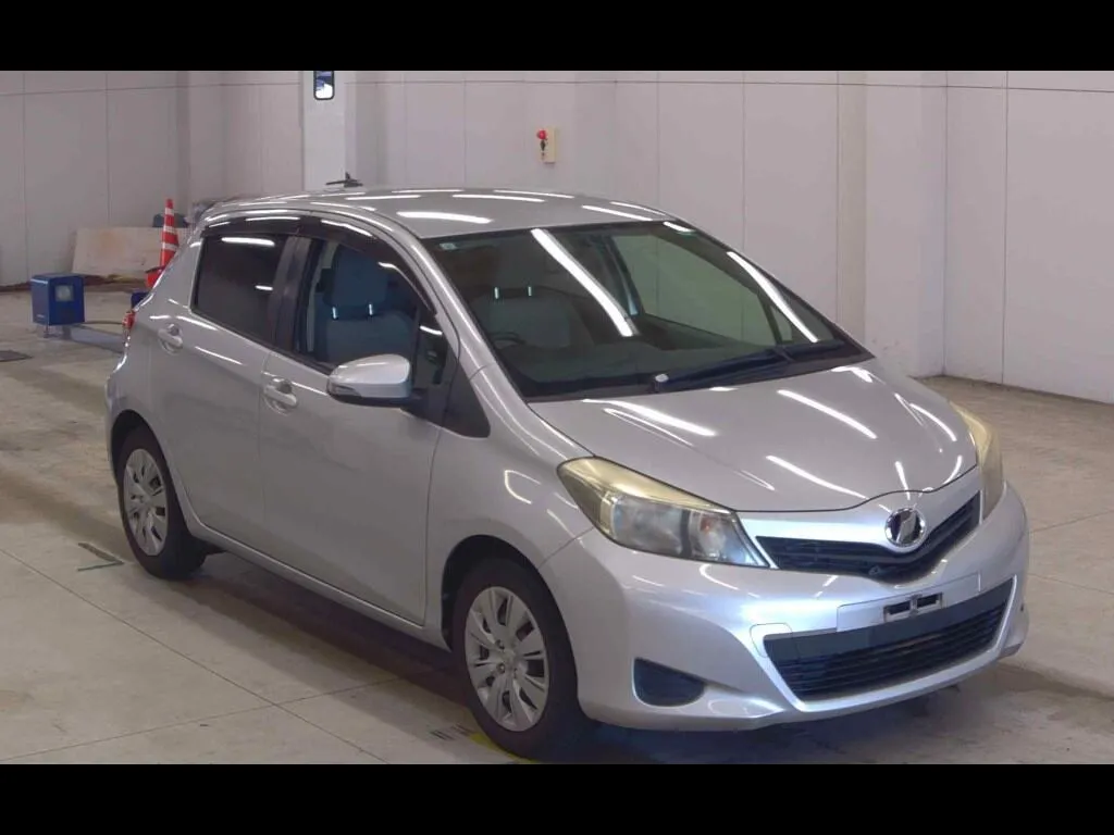 TOYOTA VITZ 5D U