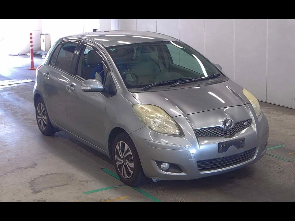 TOYOTA VITZ 5D
