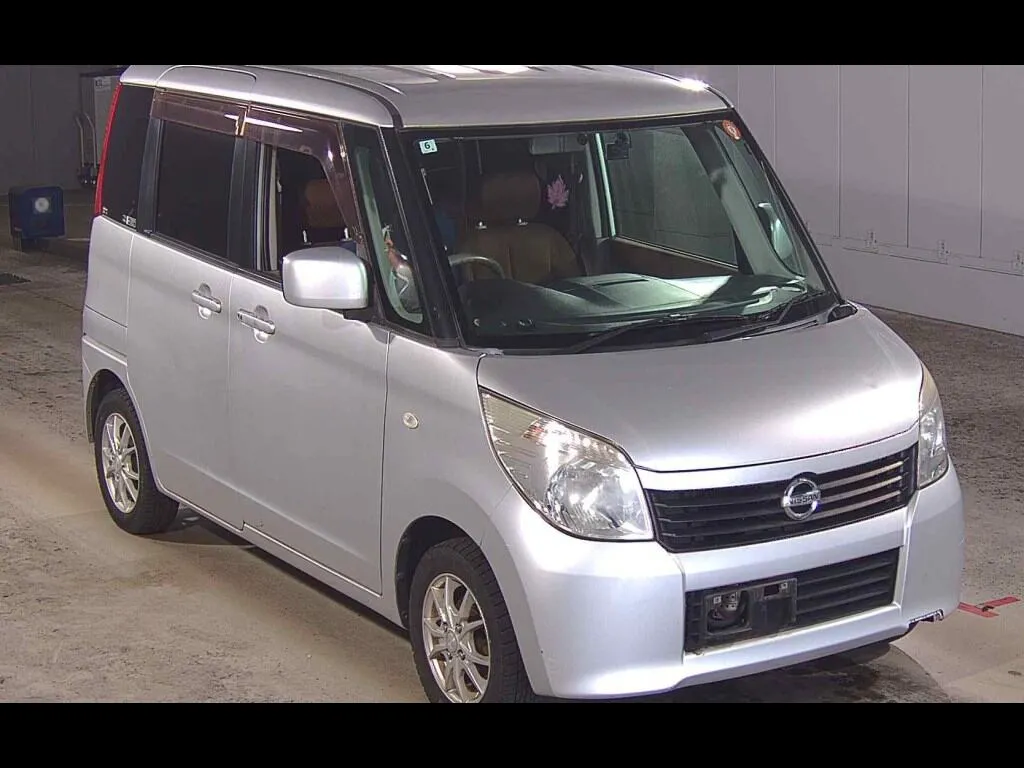 NISSAN ROOX E