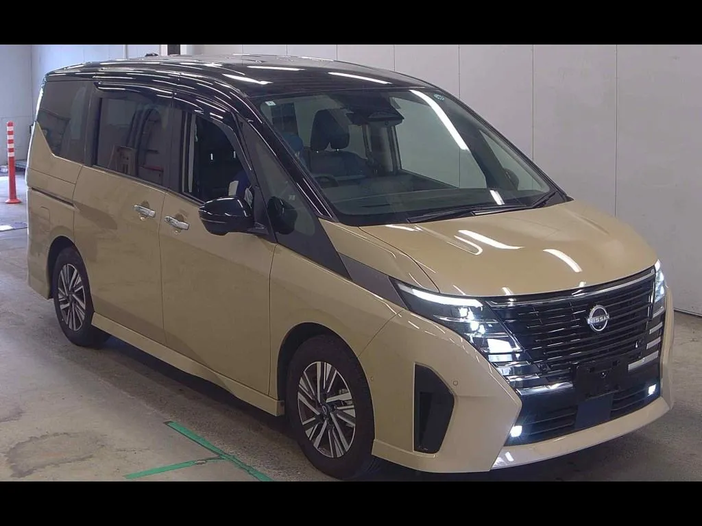 NISSAN SERENA 5D E-POWER LUXION