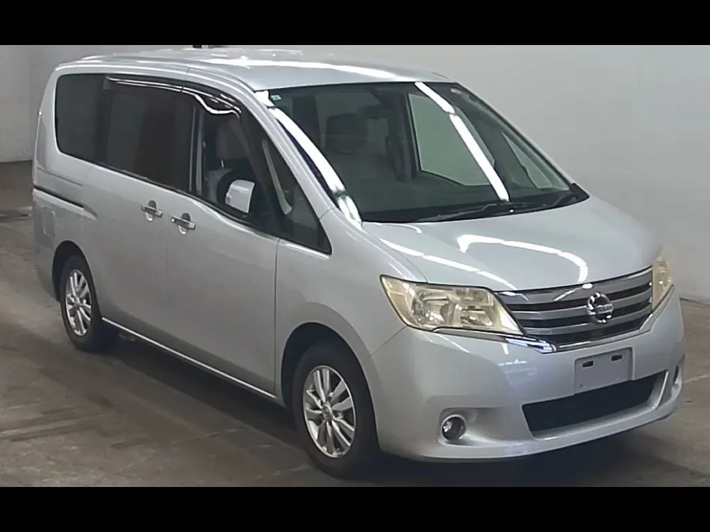 NISSAN SERENA 5D 20G