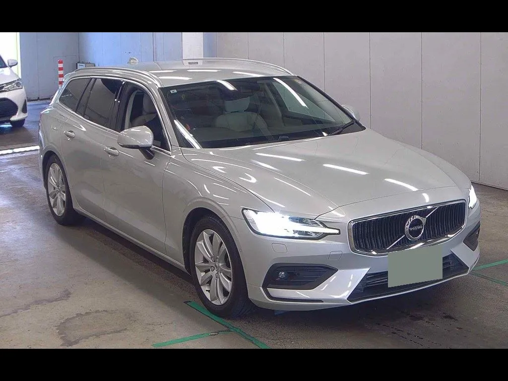 VOLVO V60 T5 MOMENTUM