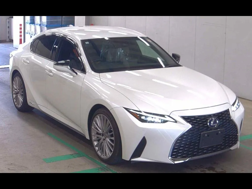 LEXUS IS 4D IS300H VERSION L