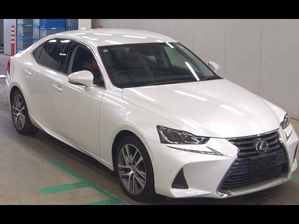 LEXUS IS 4D IS300H VERSION L