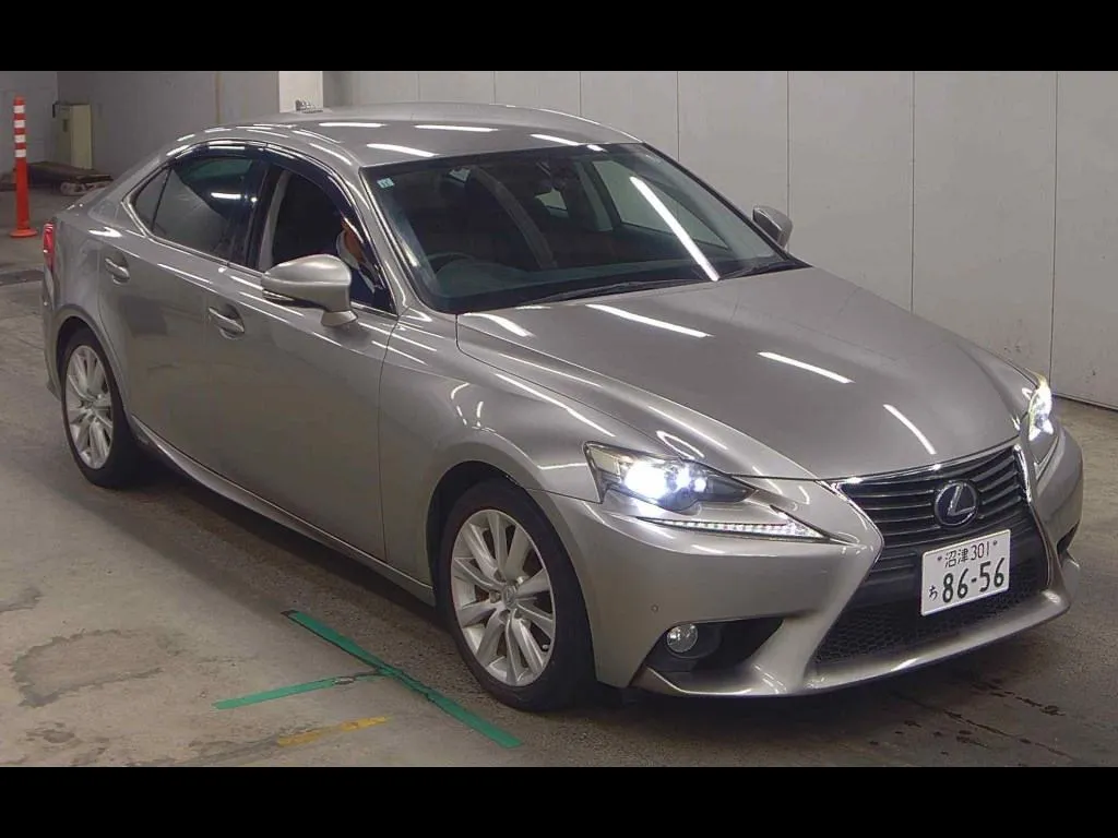 LEXUS IS 4D IS300H