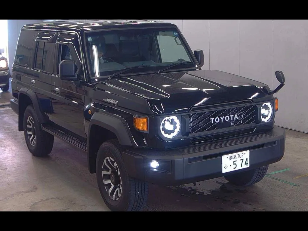TOYOTA LAND CRUISER 70 5D 4WD AX