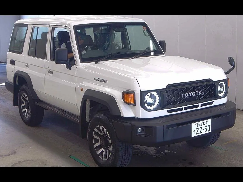 TOYOTA LAND CRUISER 70 5D 4WD AX