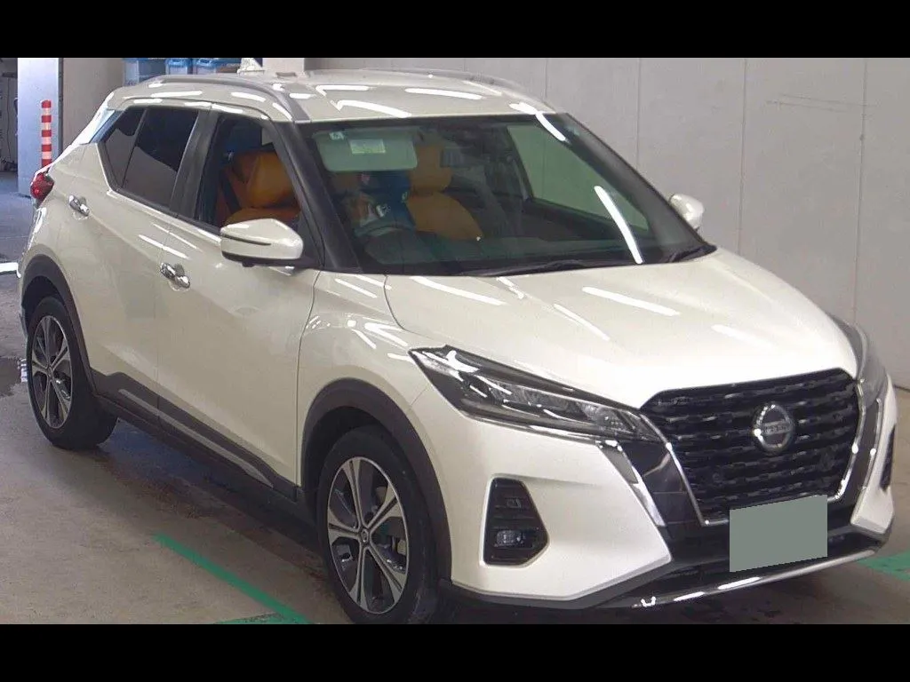 NISSAN KICKS 5D X TWO TONE INTERIOR EDITION