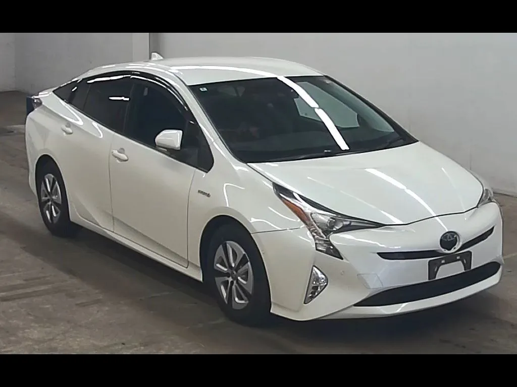 TOYOTA PRIUS 5D A