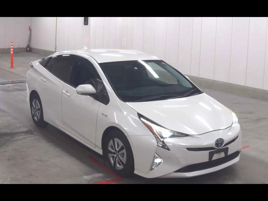 TOYOTA PRIUS 5D A