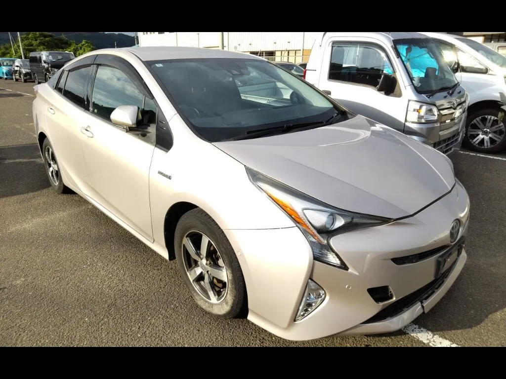 TOYOTA PRIUS 5D 4WD A