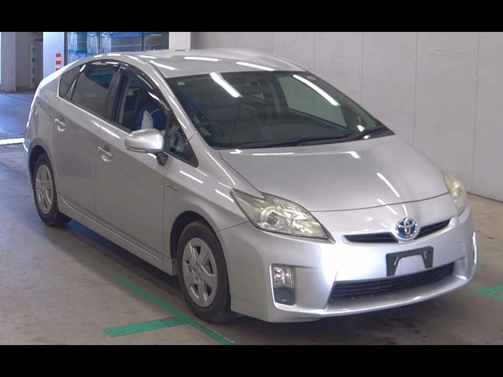 TOYOTA PRIUS 5D L