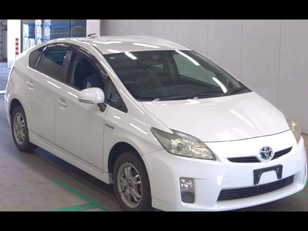 TOYOTA PRIUS 5D L