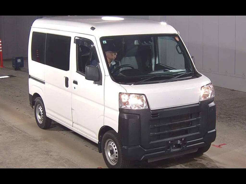 TOYOTA PIXIS VAN