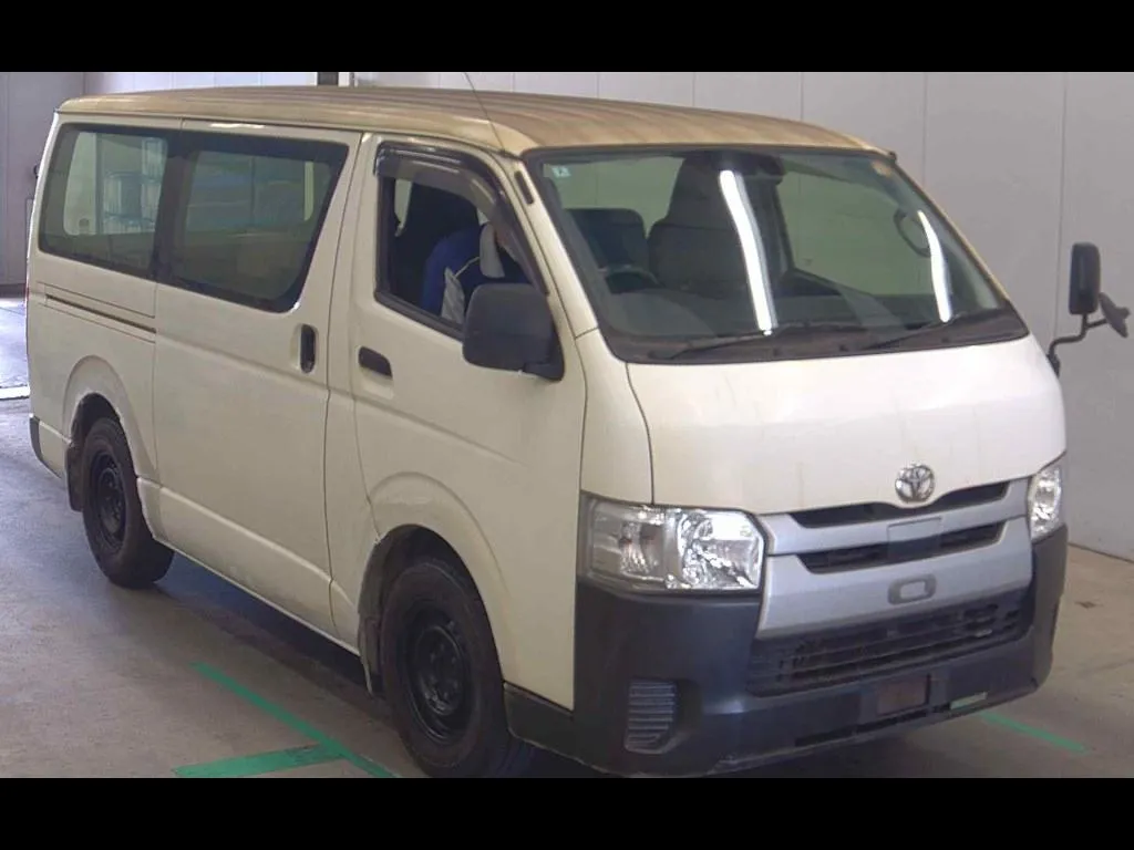 TOYOTA HIACE VAN 5D DX