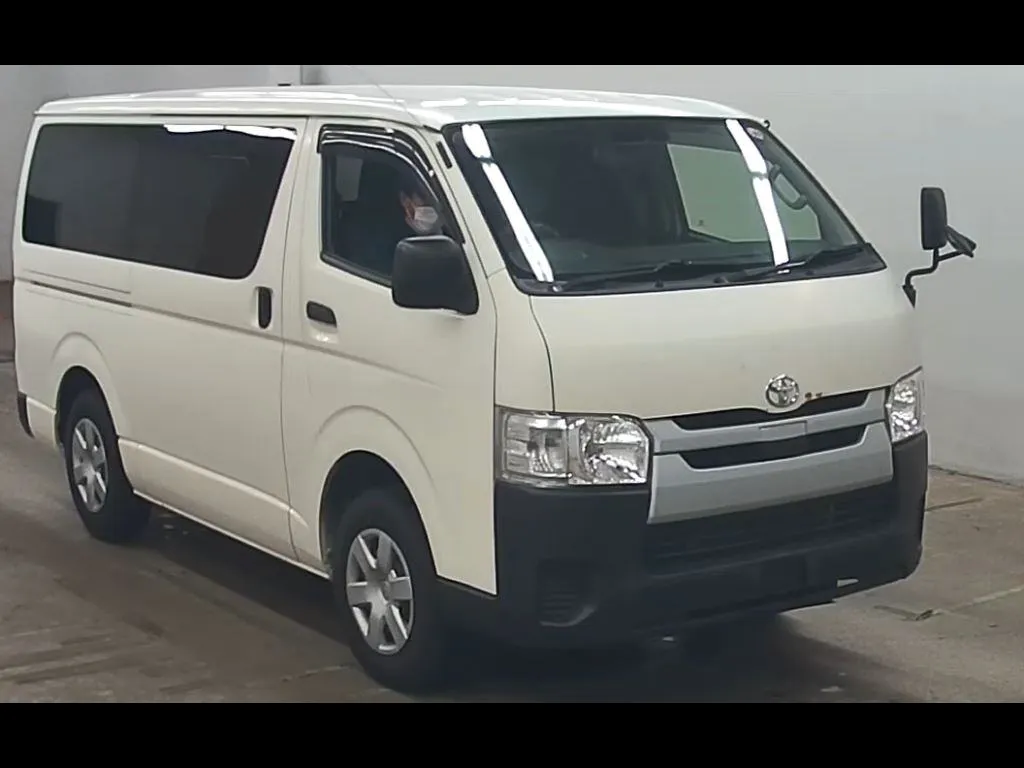 TOYOTA HIACE VAN 5D 4WD DX