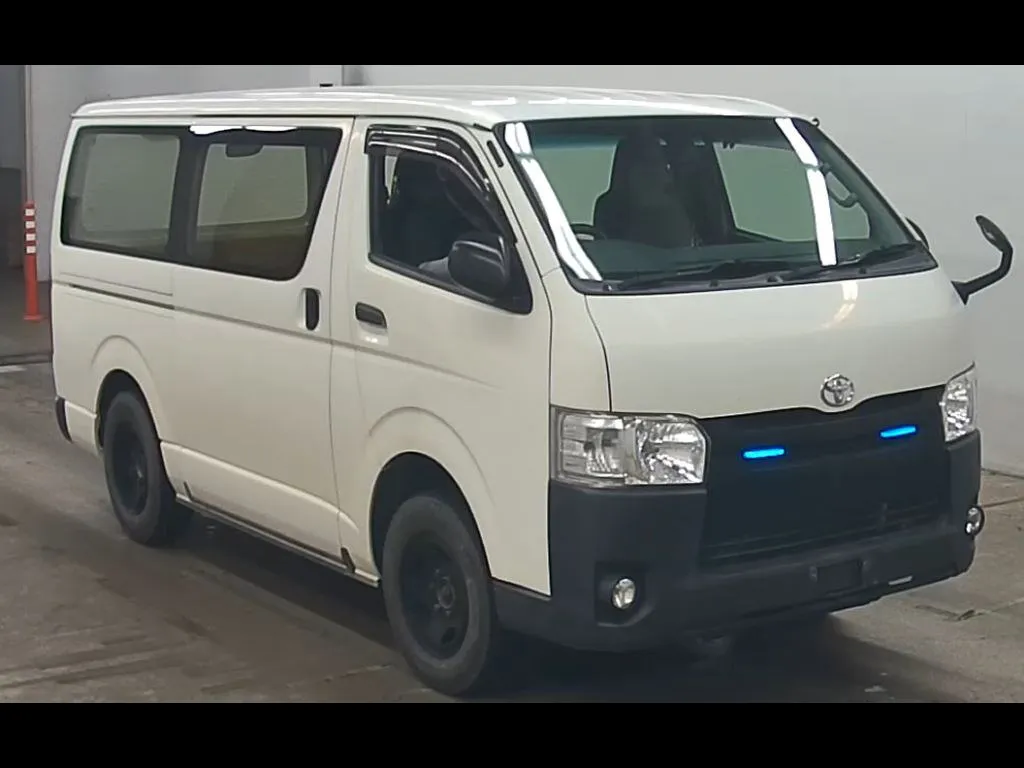 TOYOTA HIACE VAN 5D 4WD DX