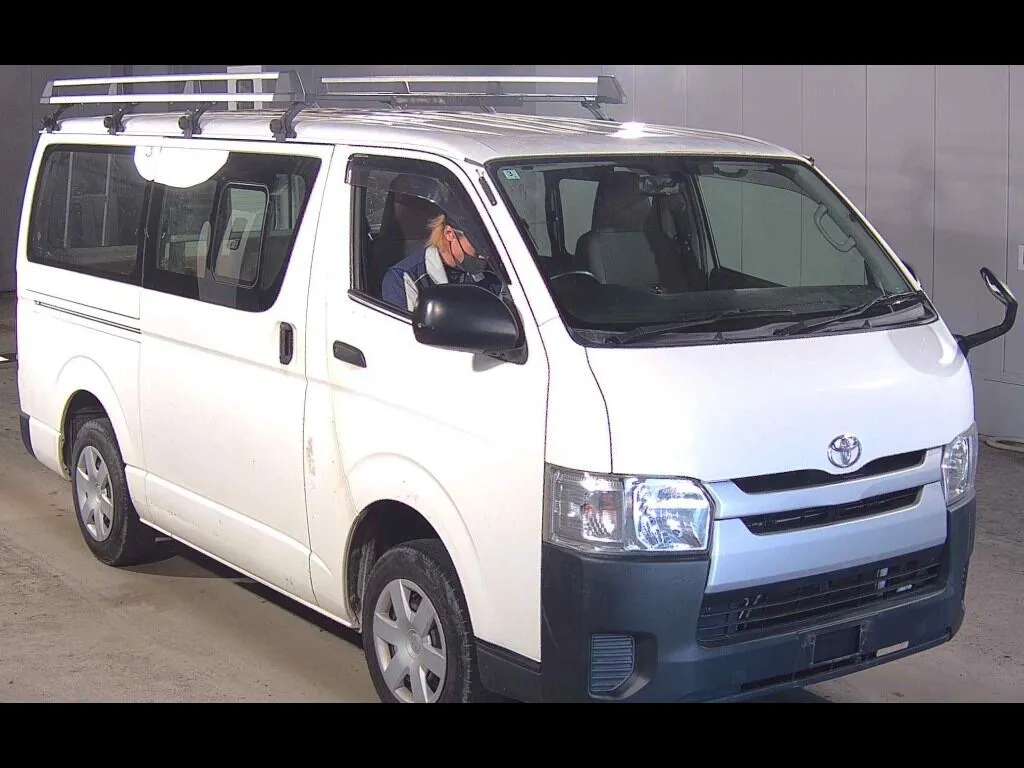 TOYOTA HIACE VAN 5D DX