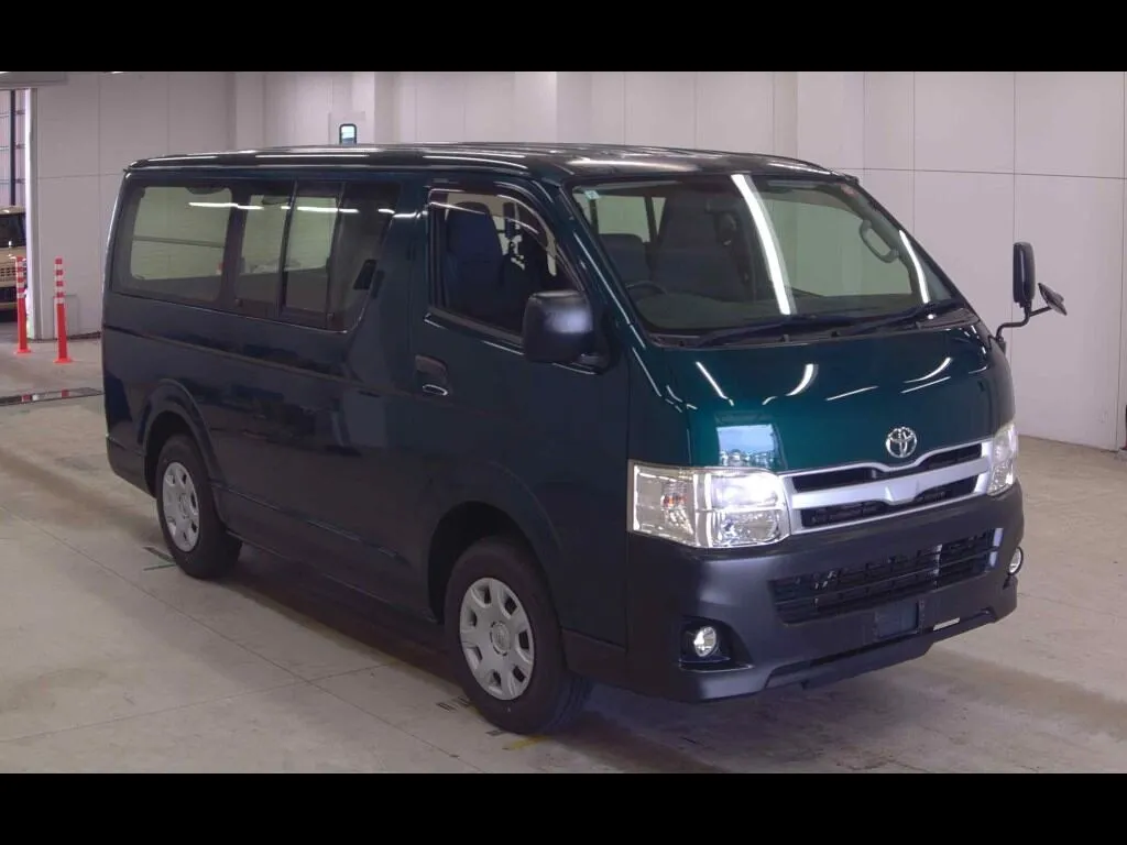 TOYOTA HIACE VAN 4D 4WD DX