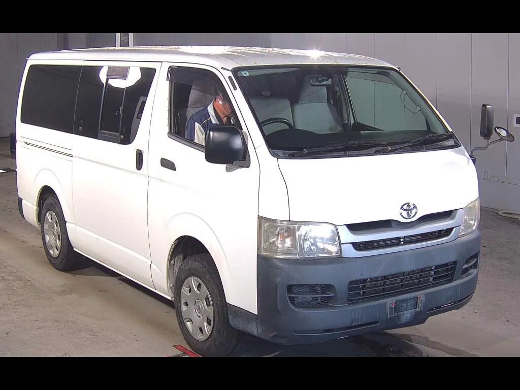 TOYOTA HIACE VAN 5D 4WD DX