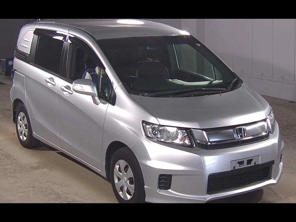 HONDA FREED SPIKE G PREMIUM EDITION