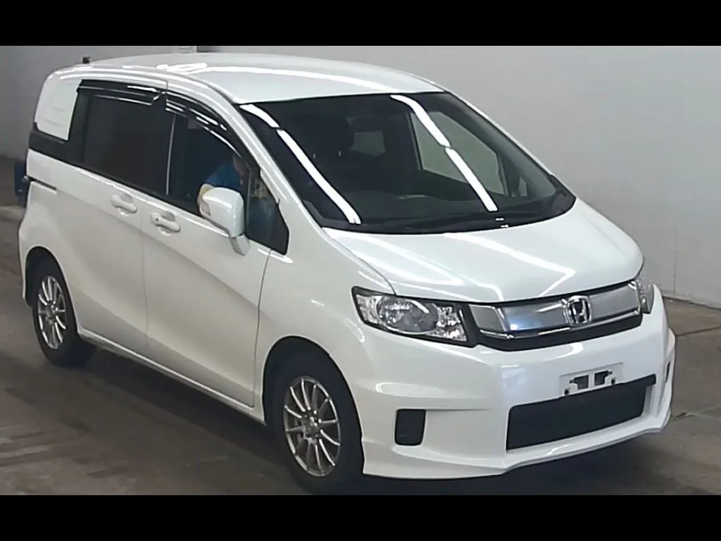 HONDA FREED SPIKE G PREMIUM EDITION
