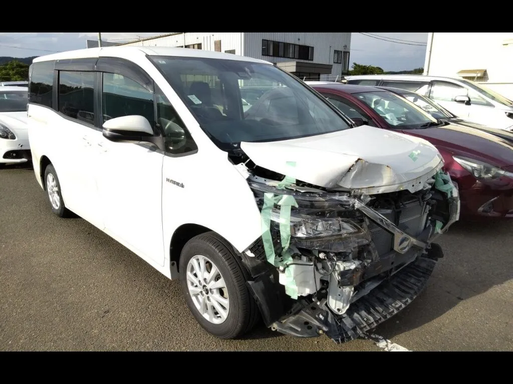 TOYOTA VOXY HYBRID V