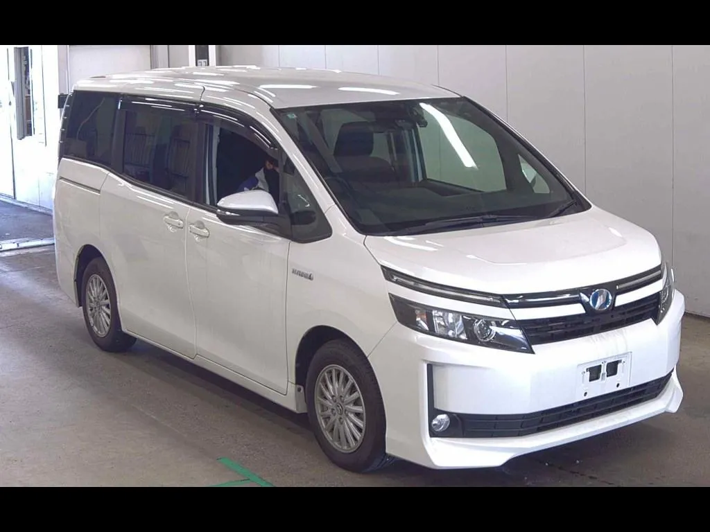 TOYOTA VOXY HYBRID V