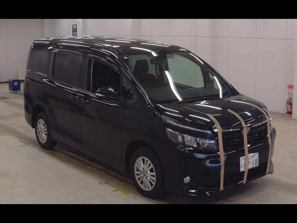 TOYOTA VOXY 4WD V