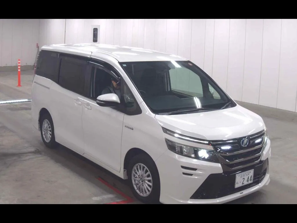 TOYOTA VOXY HYBRID X
