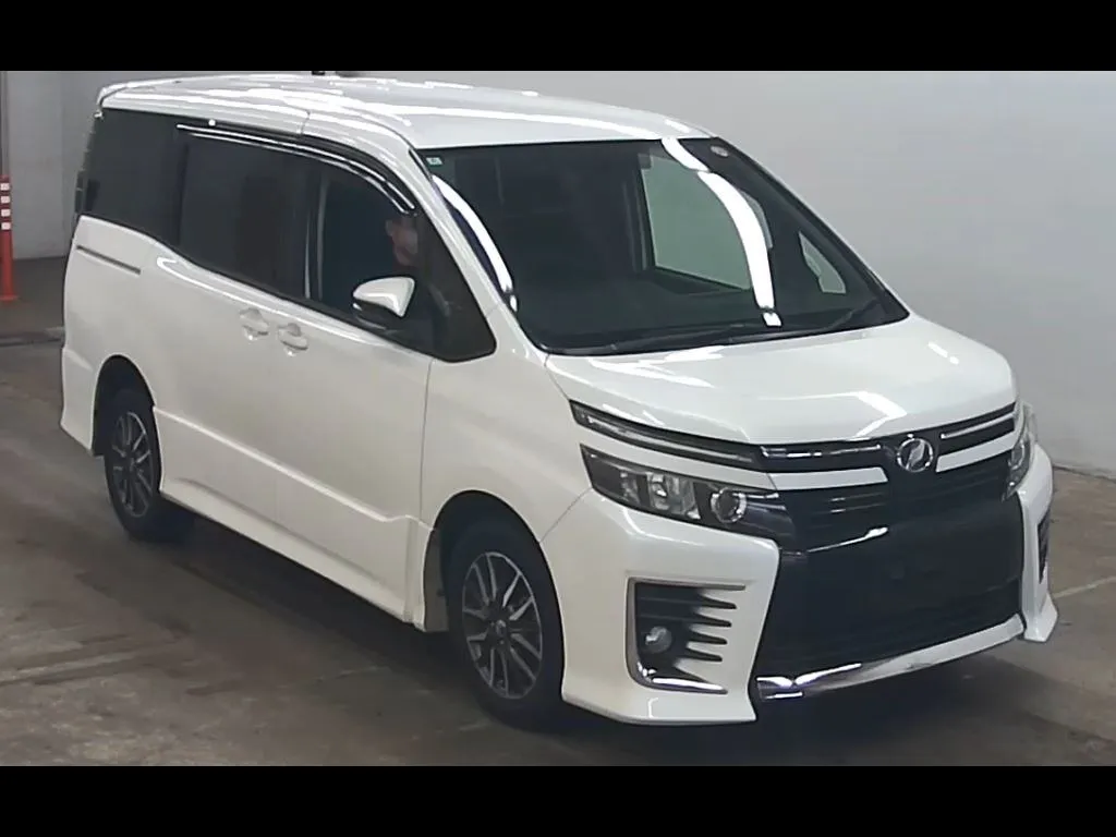 TOYOTA VOXY 4WD ZS