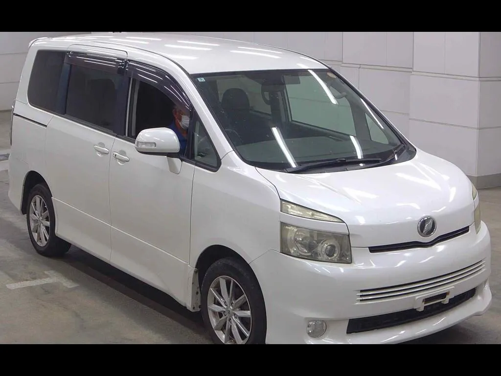 TOYOTA VOXY 4WD ZS