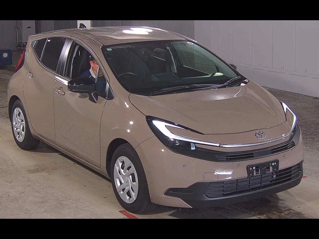 TOYOTA AQUA U