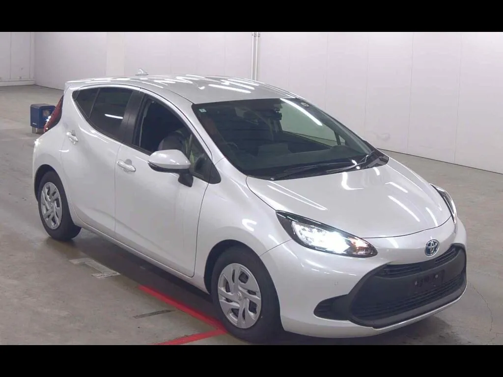 TOYOTA AQUA X