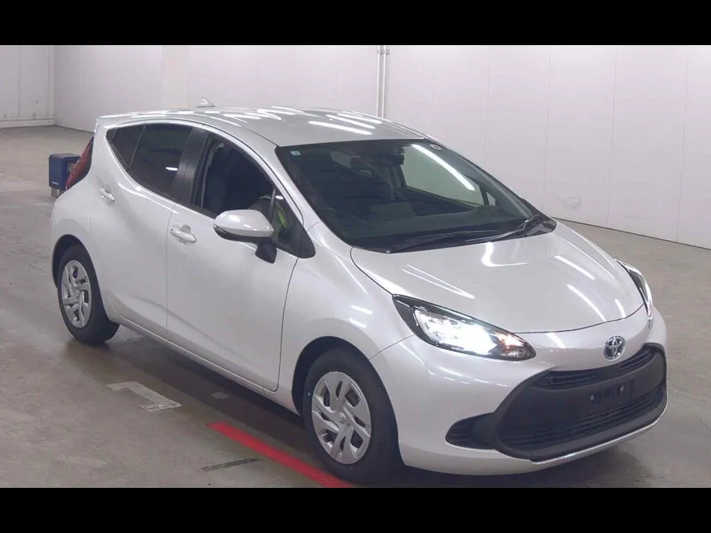 TOYOTA AQUA X