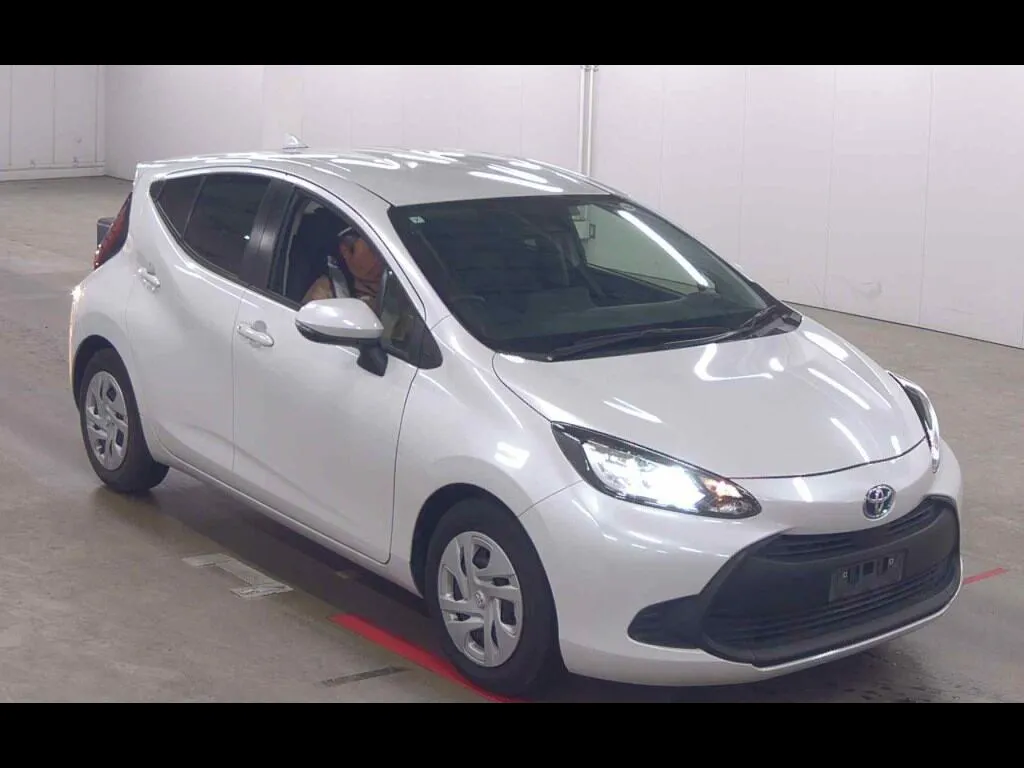 TOYOTA AQUA X