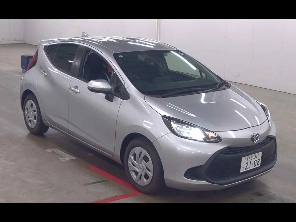 TOYOTA AQUA X