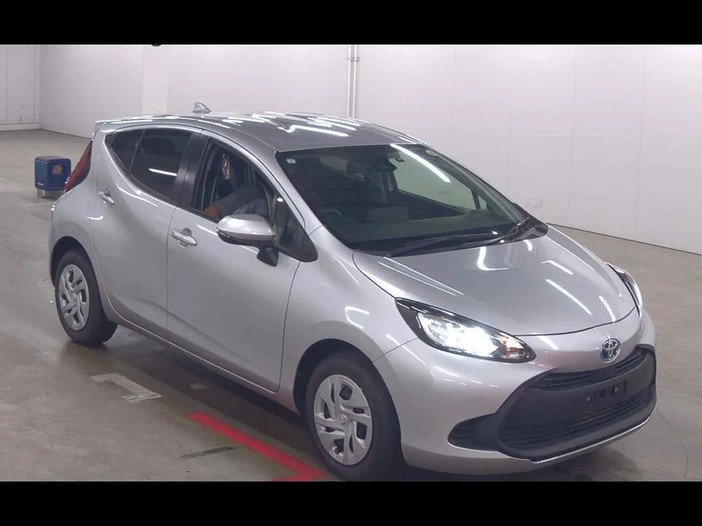 TOYOTA AQUA 4WD X