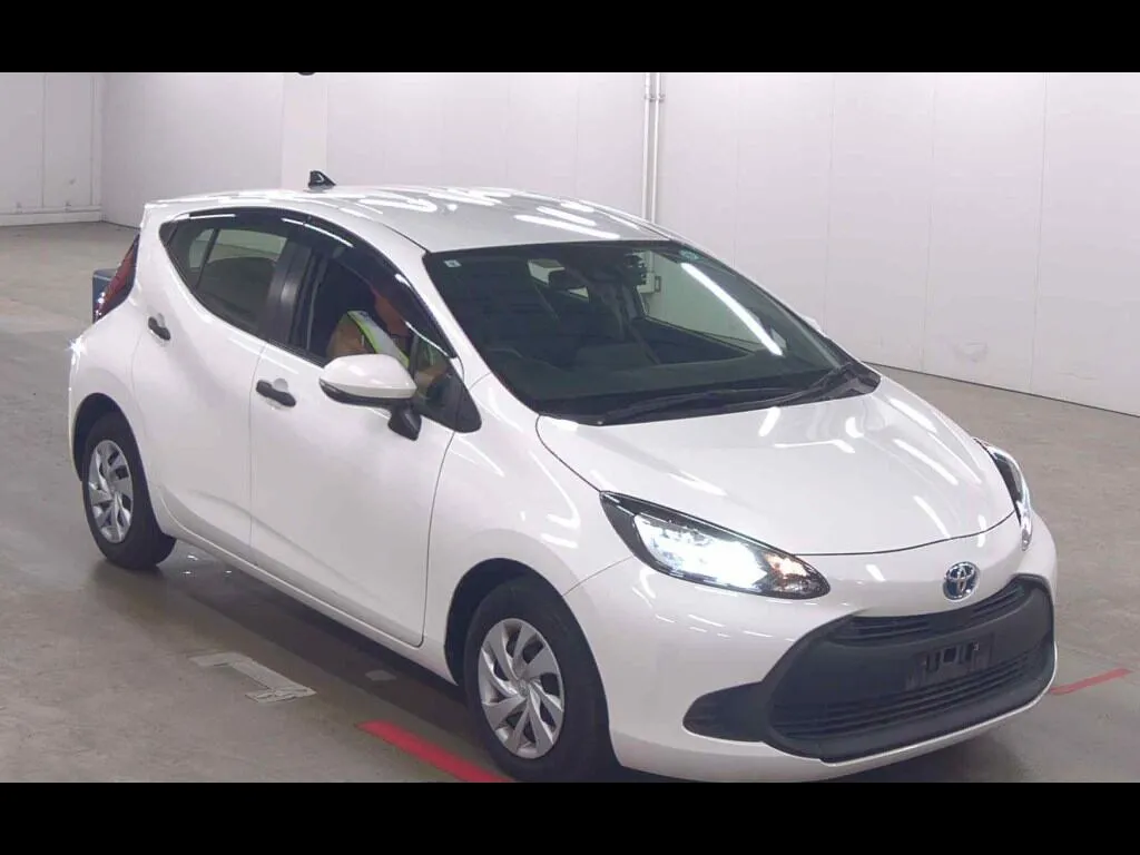 TOYOTA AQUA B