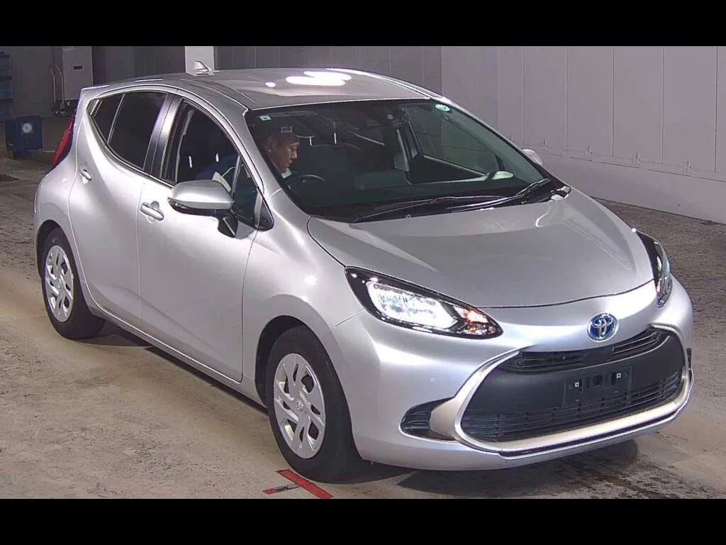 TOYOTA AQUA G